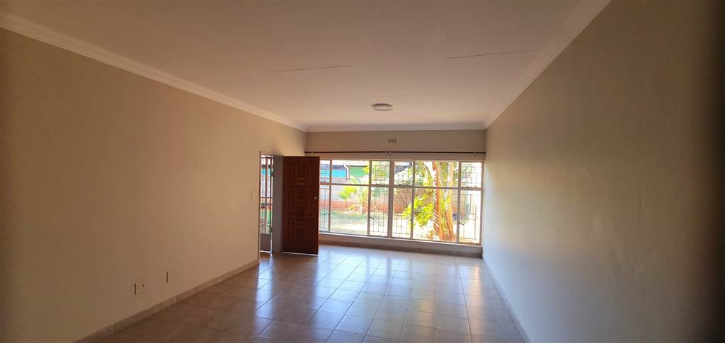 3 Bed Apartment in Mookgophong (Naboomspruit) photo number 7