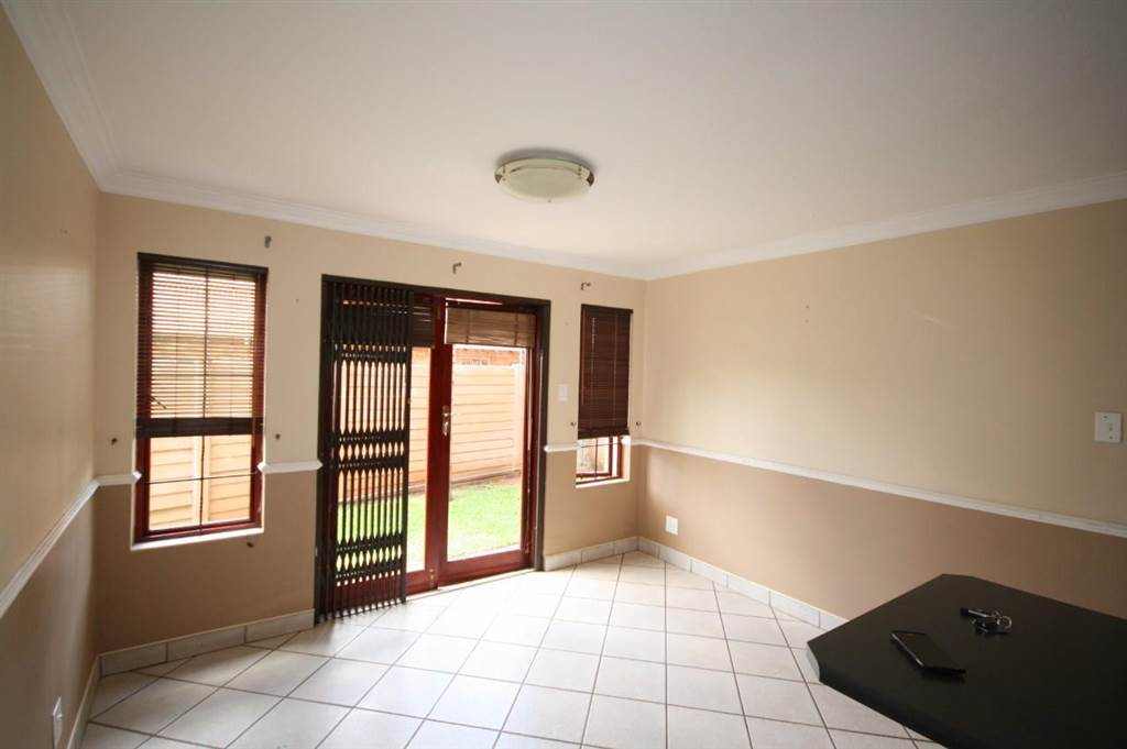 4 Bed Townhouse in Woodhill photo number 3