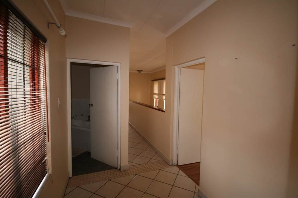 4 Bed Townhouse in Woodhill photo number 14