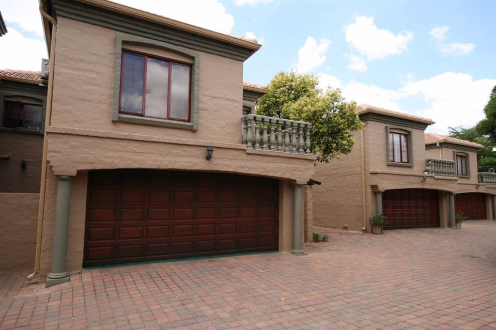 4 Bed Townhouse in Woodhill photo number 1