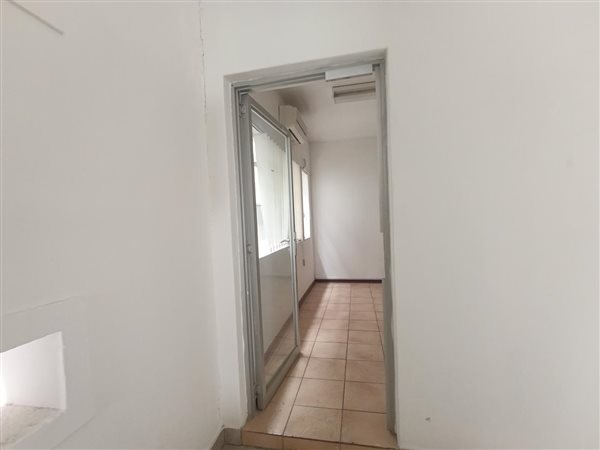 300 m² Office Space 300 m² Office Space