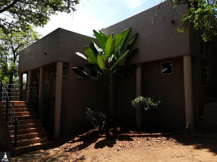 2 Bed Townhouse in Hartbeespoort Dam photo number 2
