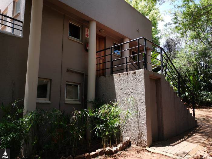 2 Bed Townhouse in Hartbeespoort Dam photo number 3