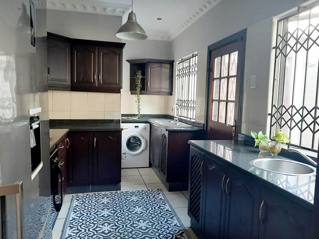 4 Bed Townhouse in Westville photo number 4