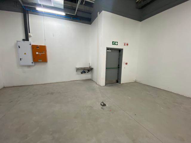 122  m² Commercial space in Milnerton Central photo number 15