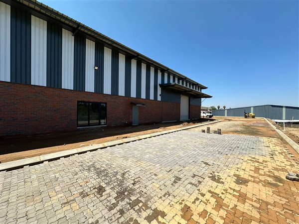 495  m² Industrial space