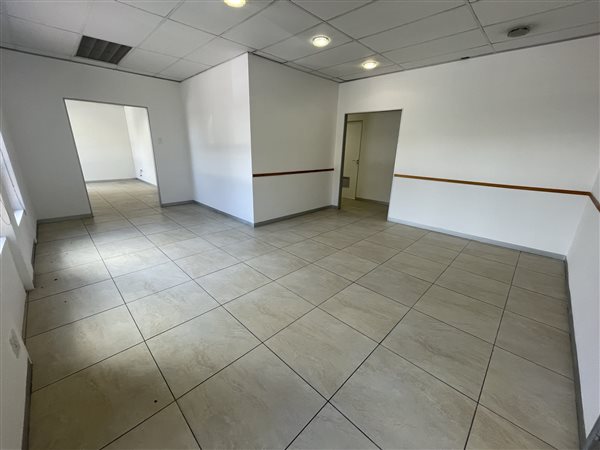 193  m² Commercial space