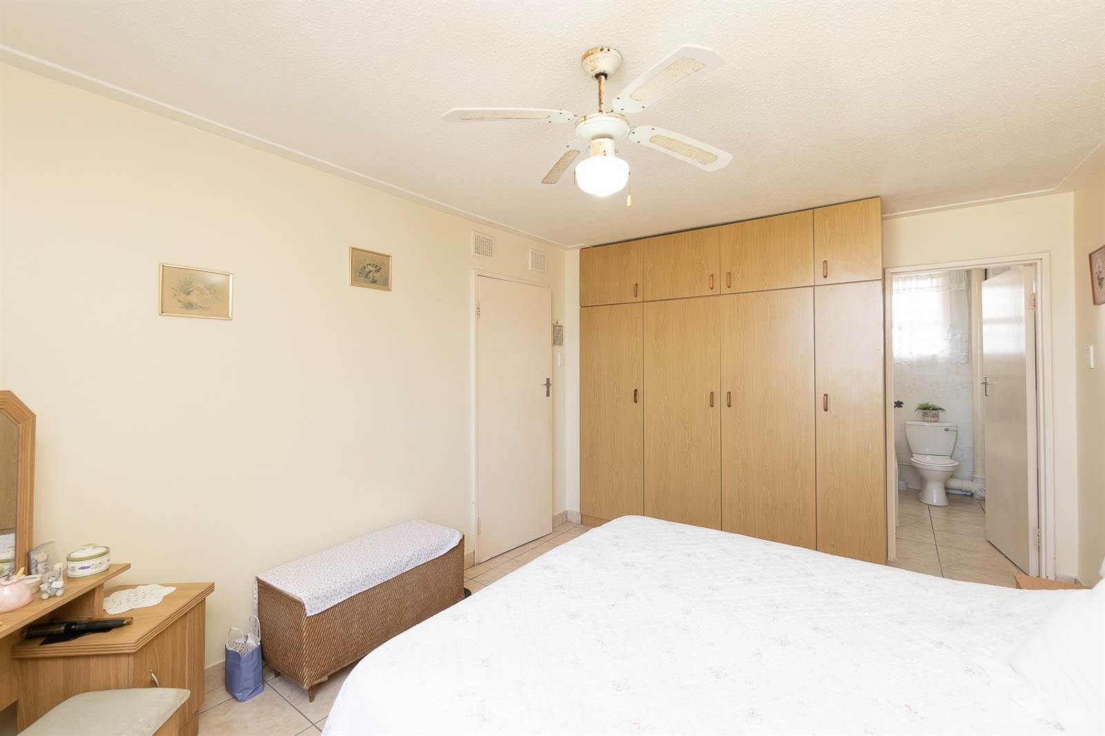 2 Bed Apartment in Doonside photo number 16