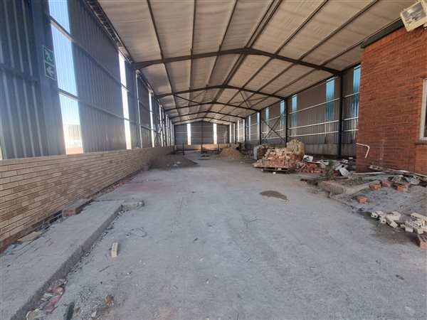 700  m² Industrial space