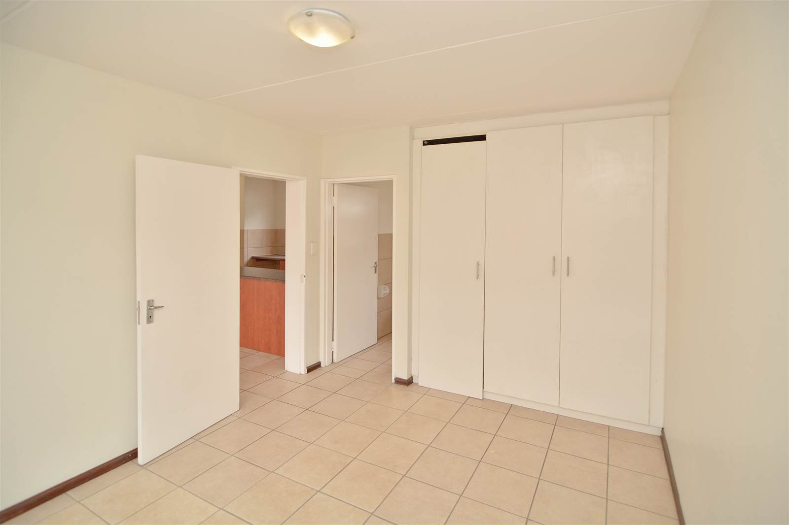 1 Bed Apartment in Rosettenville photo number 13