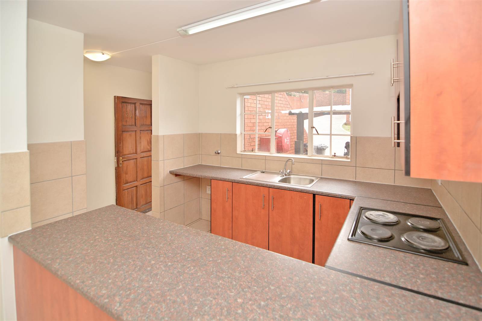 1 Bed Apartment in Rosettenville photo number 8