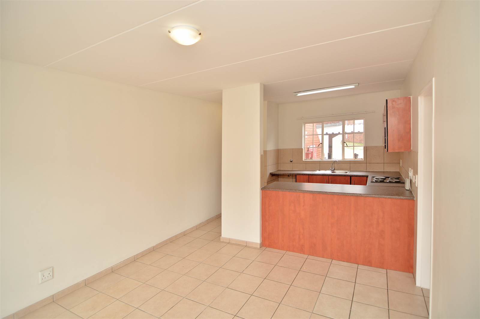 1 Bed Apartment in Rosettenville photo number 10