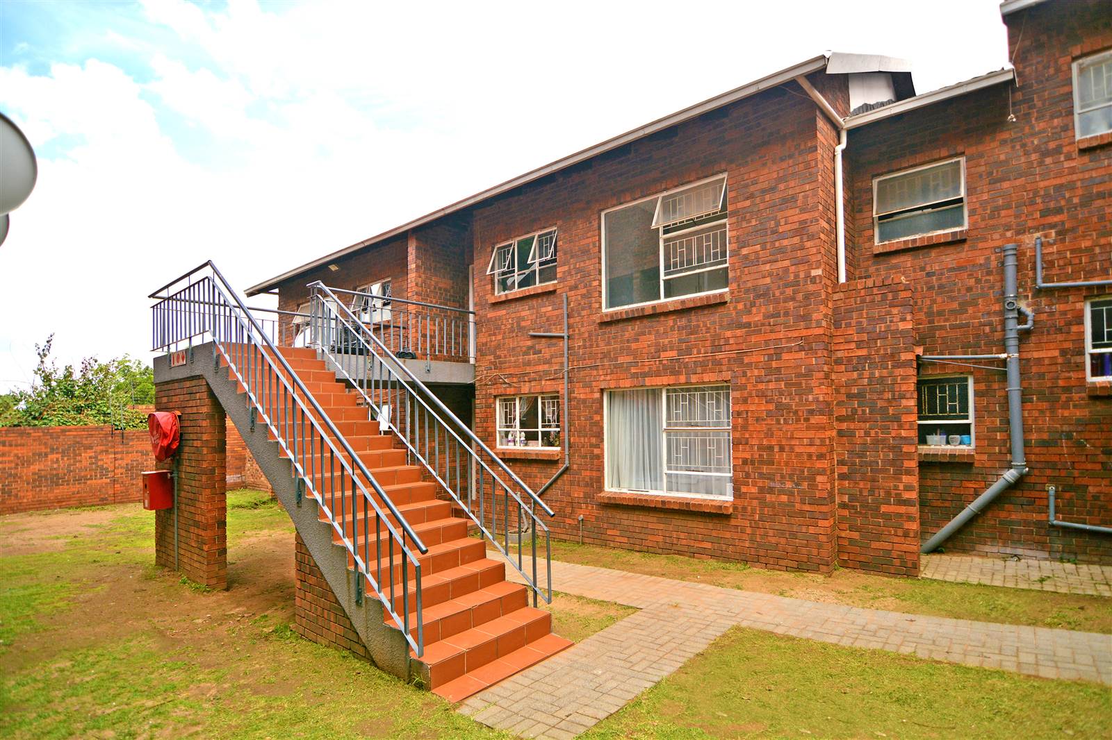 1 Bed Apartment in Rosettenville photo number 2