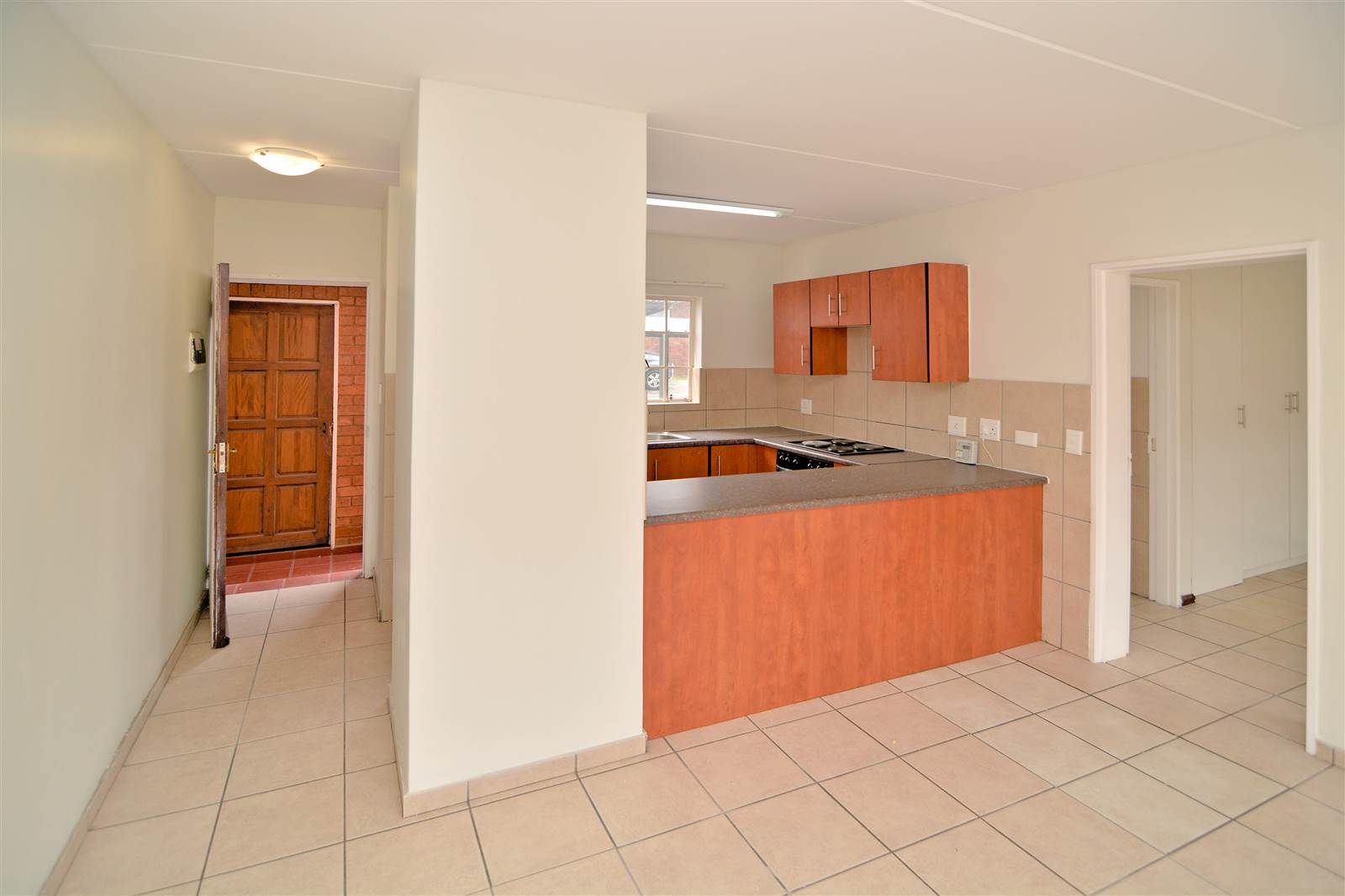 1 Bed Apartment in Rosettenville photo number 6