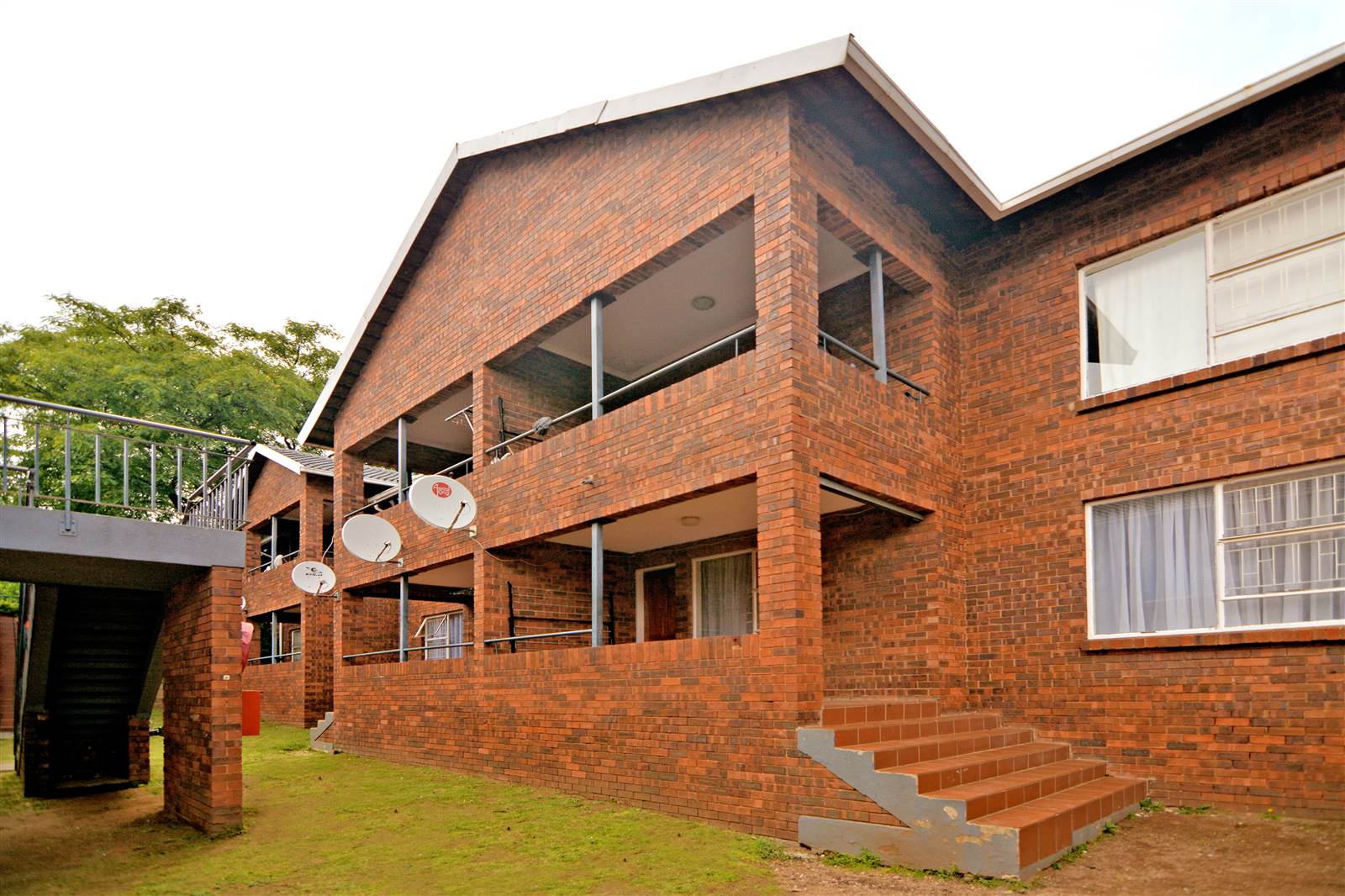 1 Bed Apartment in Rosettenville photo number 3