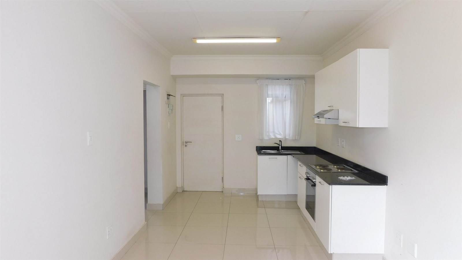 1 Bed Townhouse in Umhlanga Ridge photo number 3