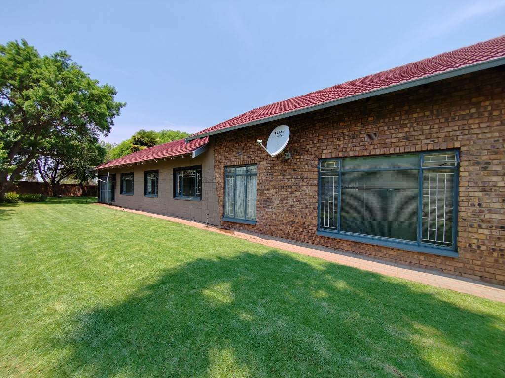 4 Bed House in Kanonkop photo number 17