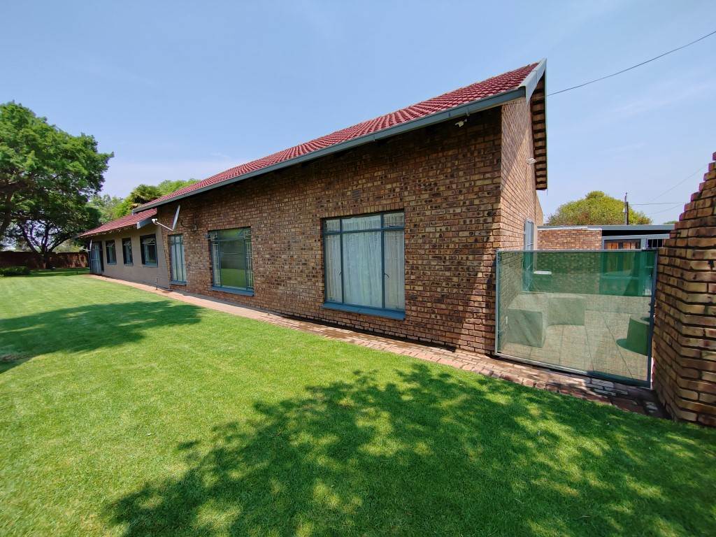 4 Bed House in Kanonkop photo number 18