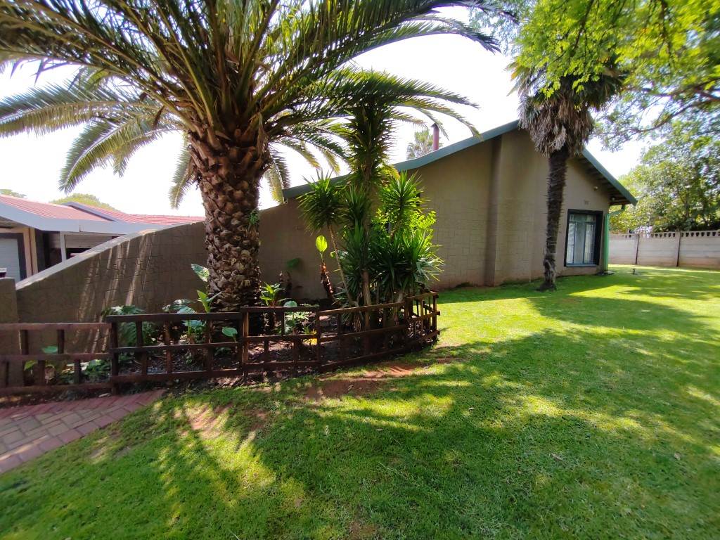 4 Bed House in Kanonkop photo number 6