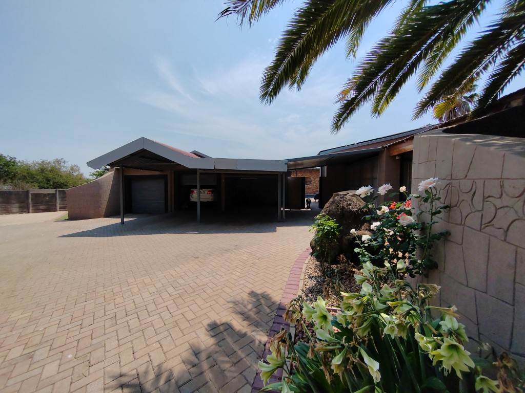 4 Bed House in Kanonkop photo number 2