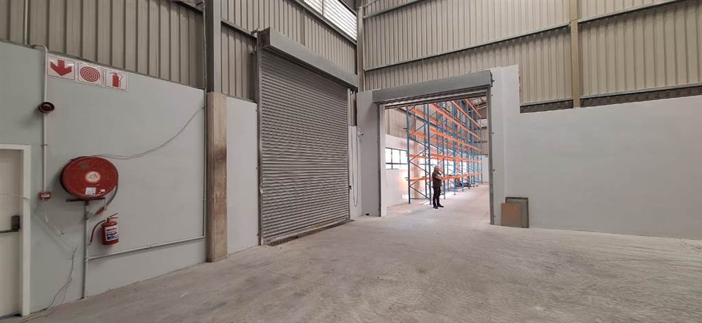 1713  m² Industrial space in La Mercy photo number 3