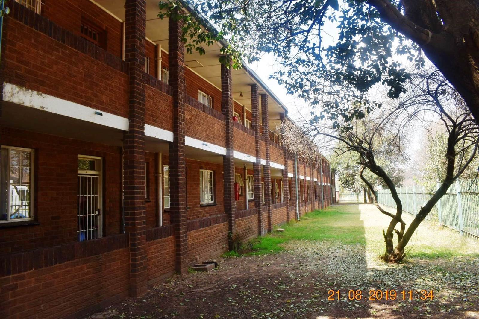 2 Bed Apartment in Driehoek photo number 3