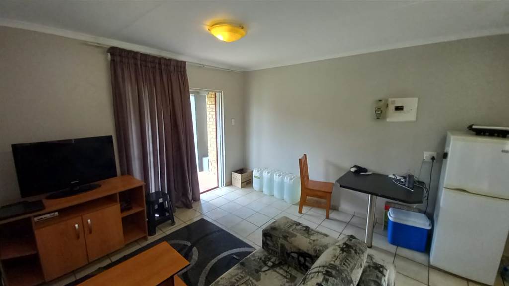 1 Bed House in Secunda photo number 8