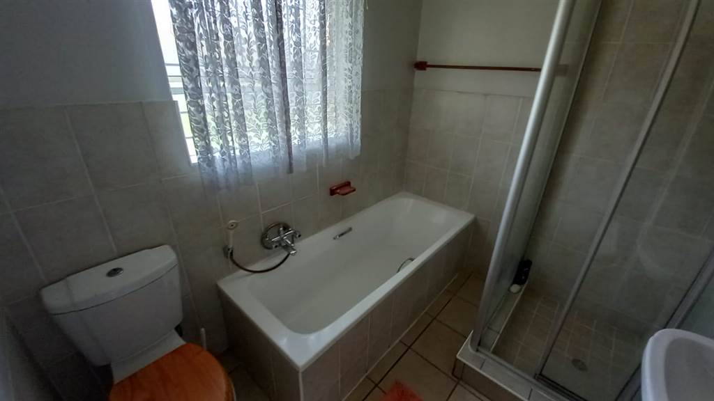1 Bed House in Secunda photo number 10