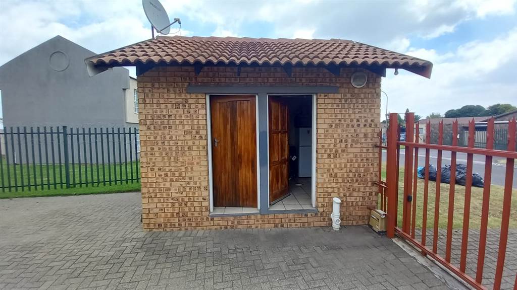 1 Bed House in Secunda photo number 4