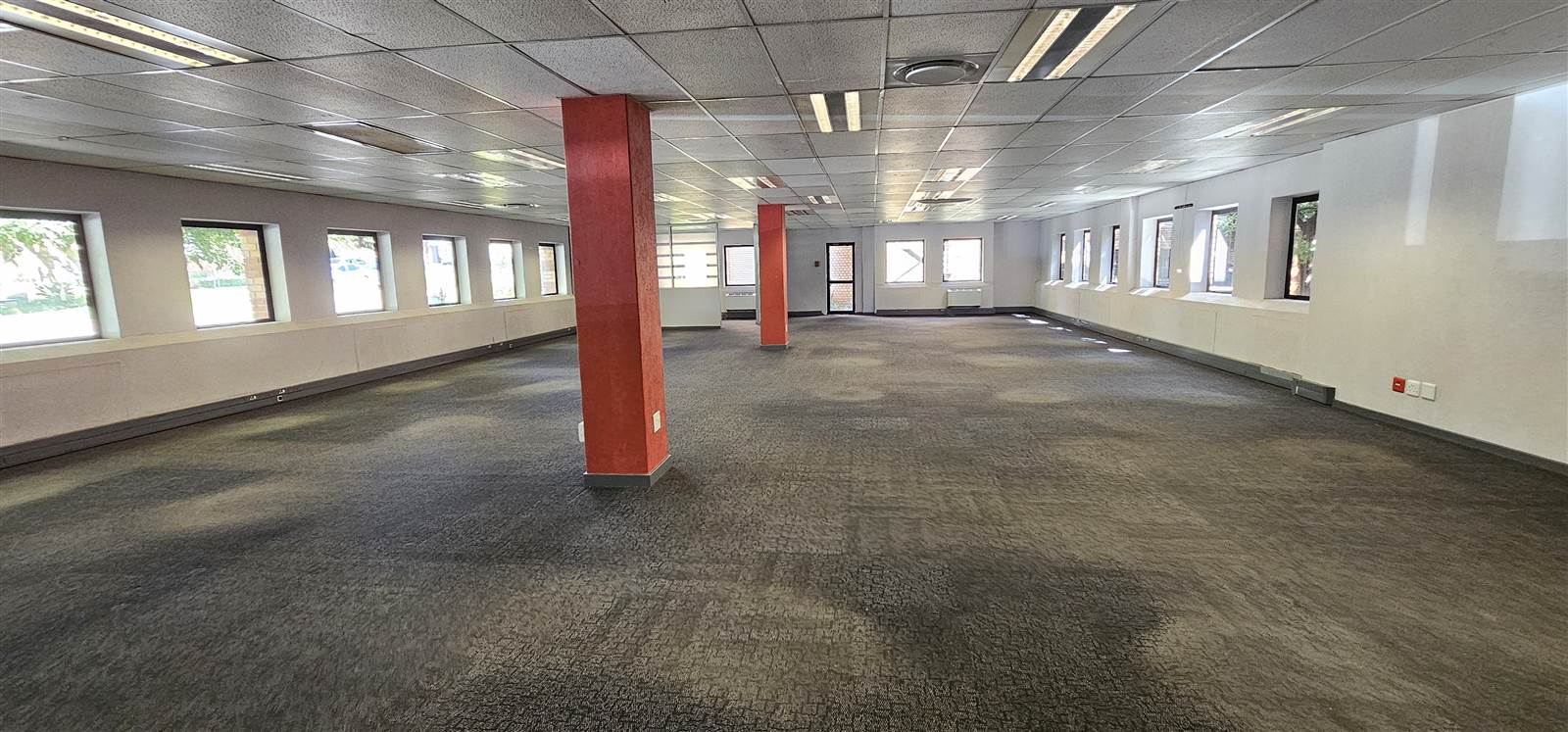 708  m² Commercial space in Bedfordview photo number 5