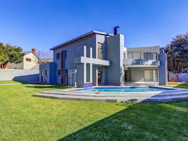 4 Bedroom House 4 Bedroom House