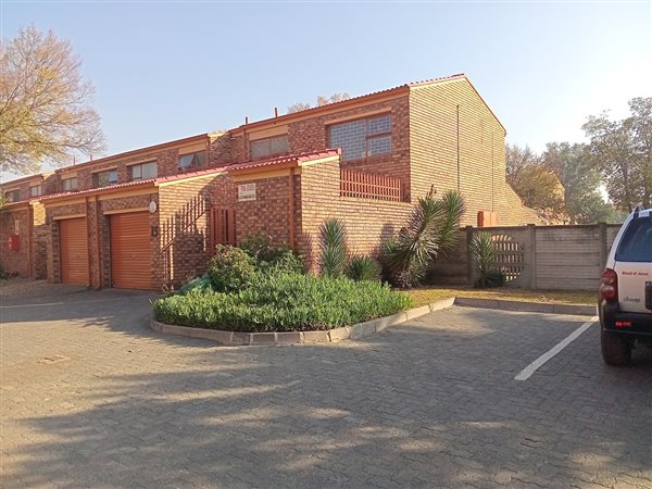 3 Bedroom Townhouse 3 Bedroom Townhouse