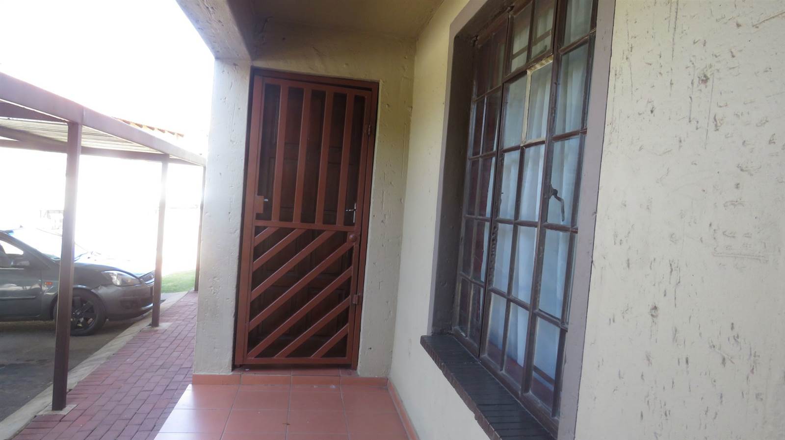 2 Bed Townhouse in Roodepoort West photo number 8