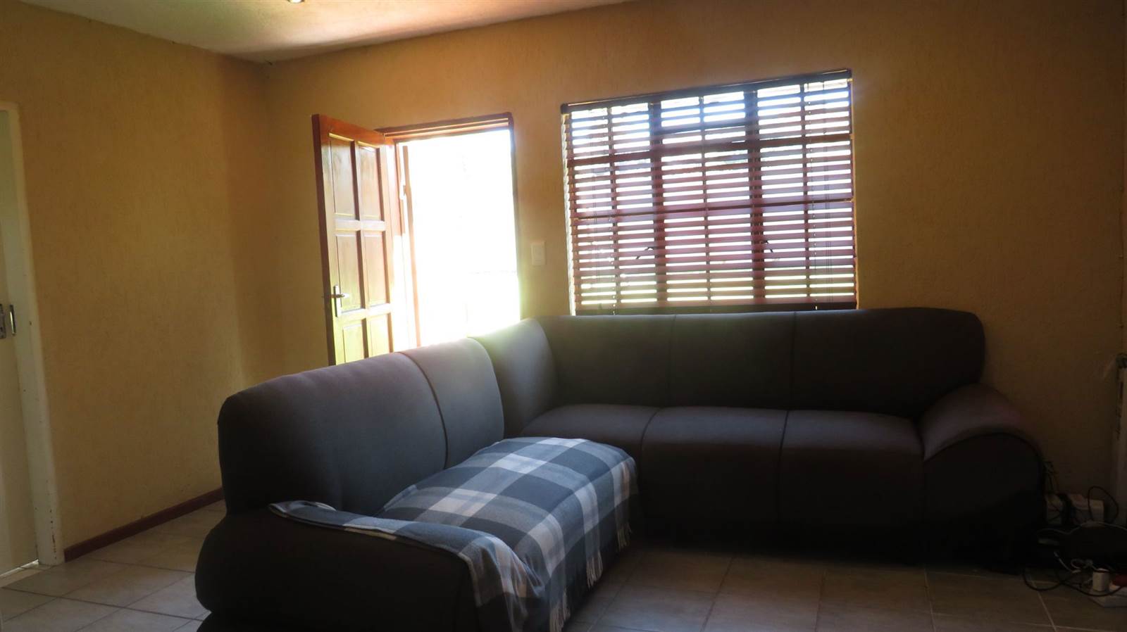 2 Bed Townhouse in Roodepoort West photo number 1