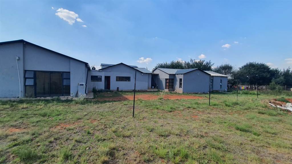 3.6 ha Farm in Randfontein photo number 5