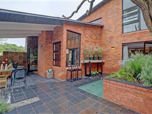 House in Waterkloof Ridge