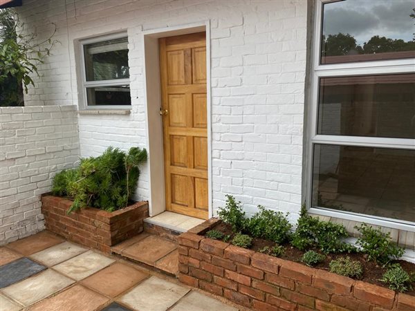 2 Bed Garden Cottage in Lynnwood Manor
