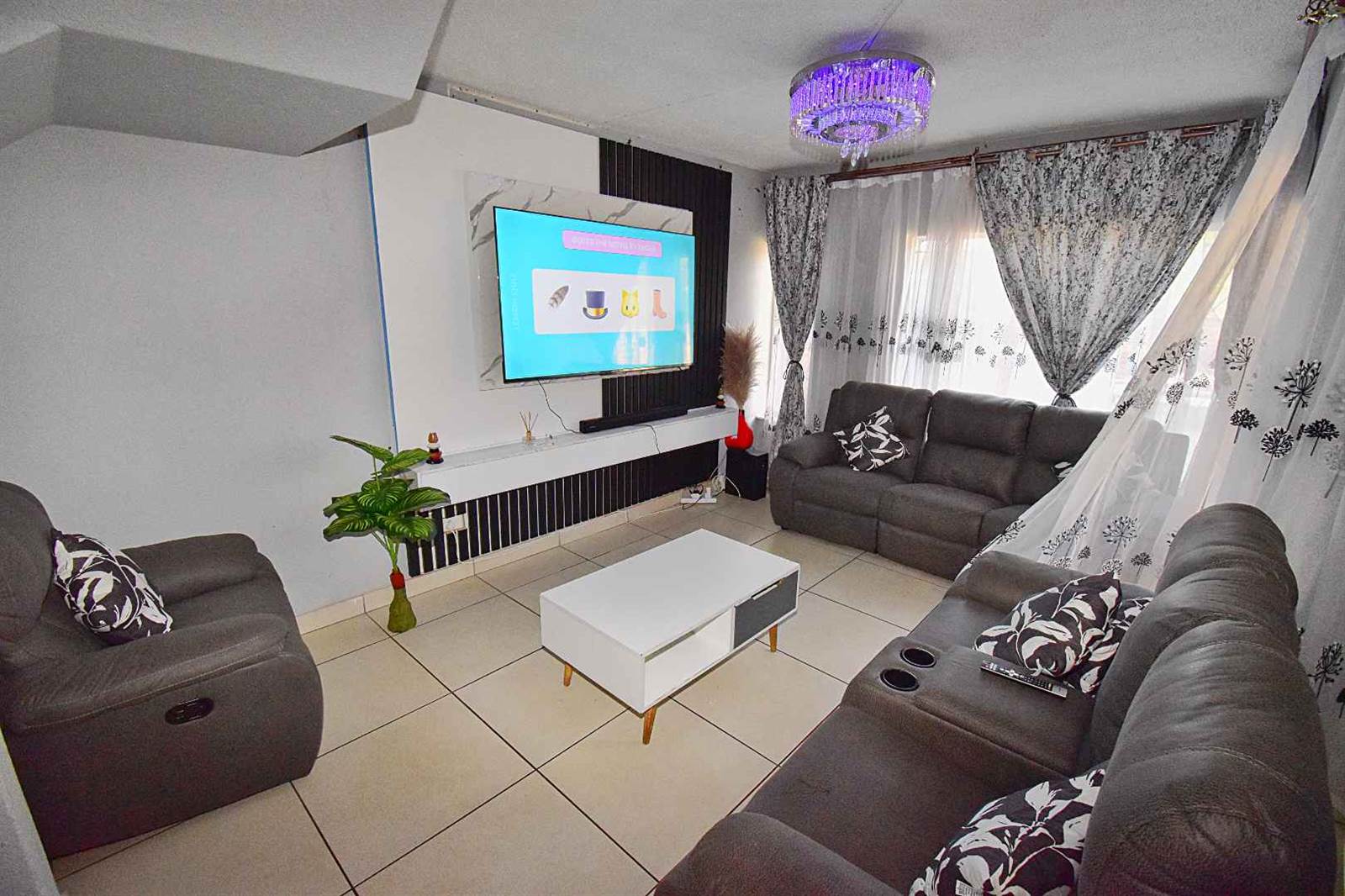 3 Bed Apartment in Crystal Park photo number 2