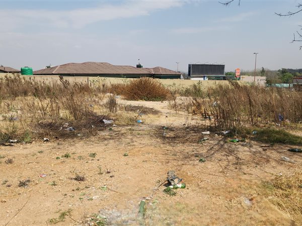 1 052 m² Land