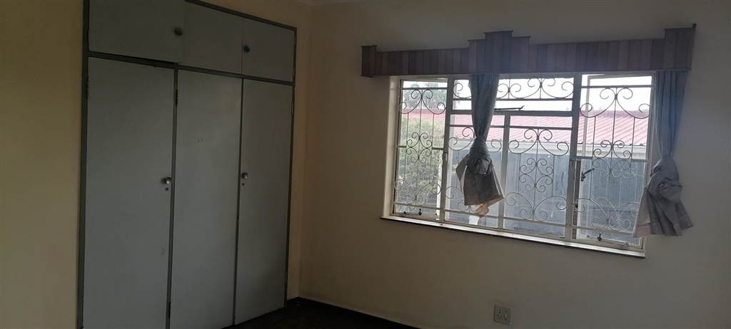 2 Bed House in Laudium photo number 11
