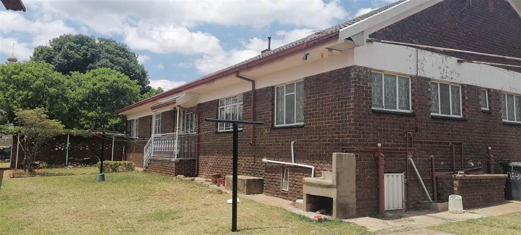 2 Bed House in Laudium photo number 3