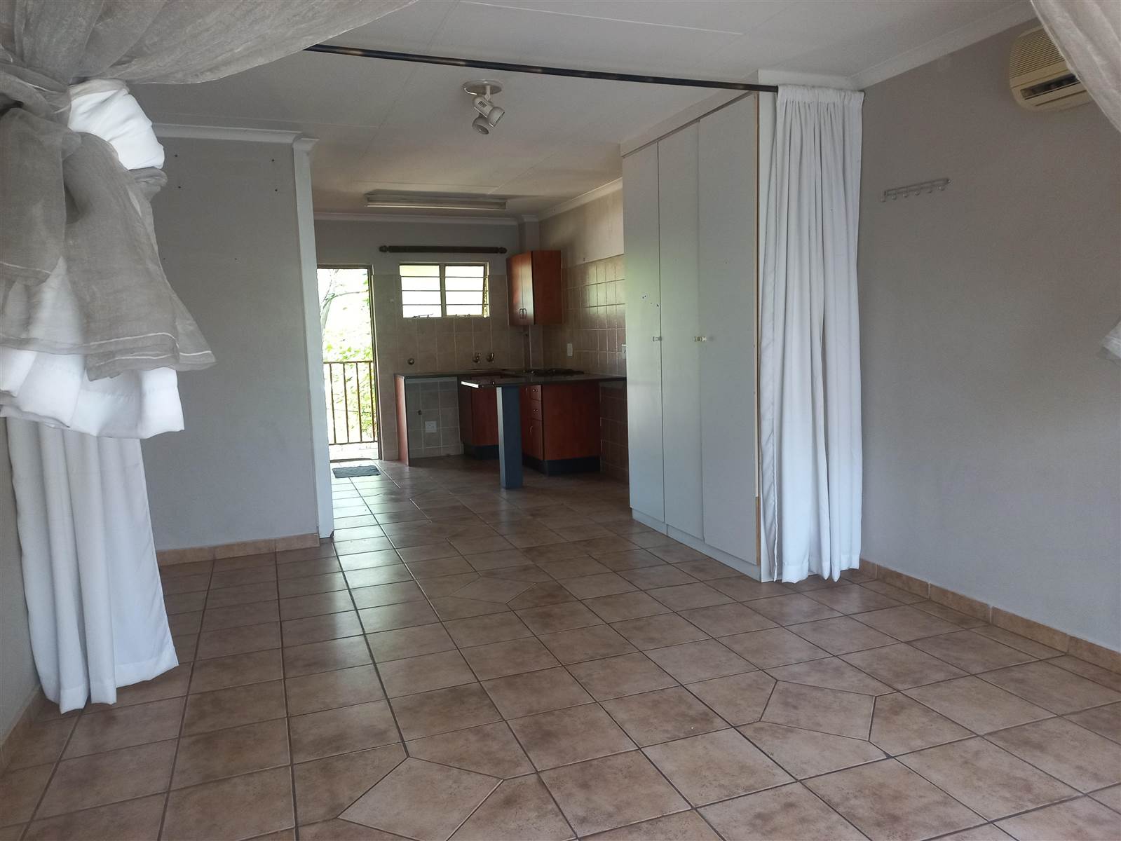 1 Bed Apartment in Rietfontein photo number 10