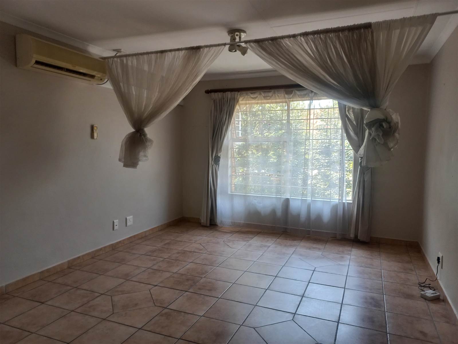1 Bed Apartment in Rietfontein photo number 6
