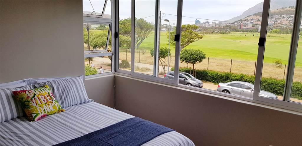 2 Bed Apartment in Mouille Point photo number 17