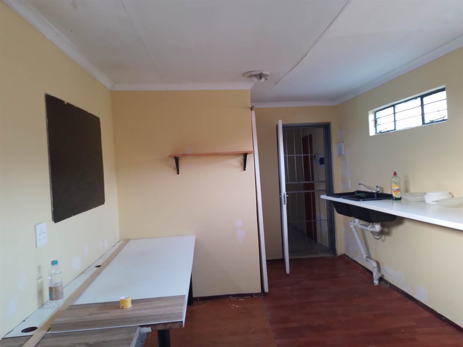 Bachelor apartment in Fourways photo number 2