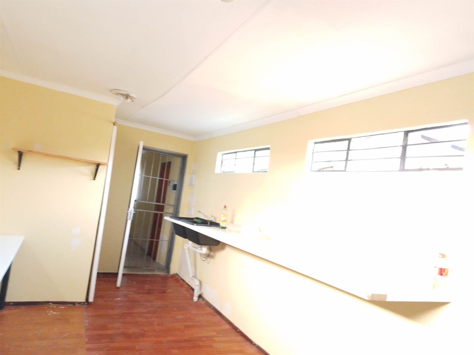 Bachelor apartment in Fourways photo number 3