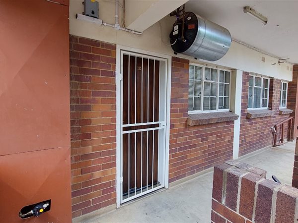 1 Bedroom Flat 1 Bedroom Flat