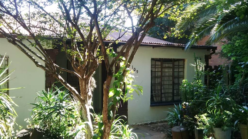 10 Bed House in Turffontein photo number 3