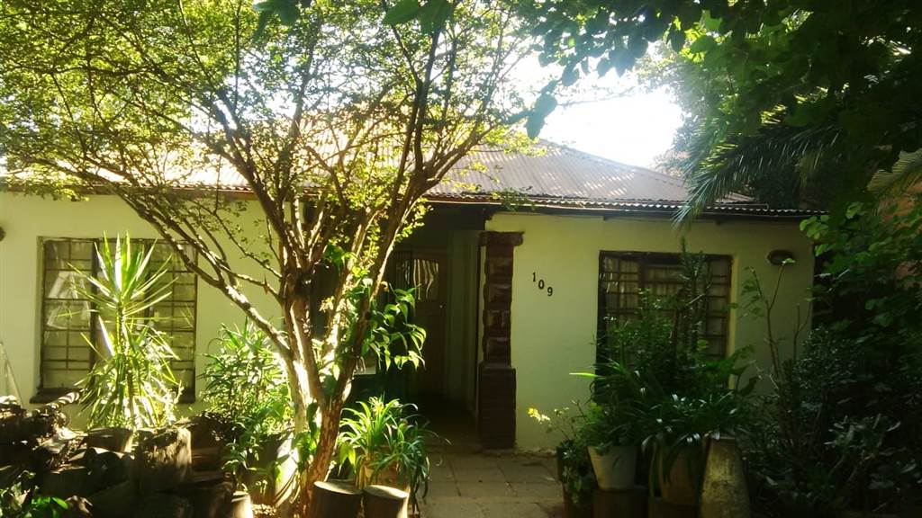 10 Bed House in Turffontein photo number 1