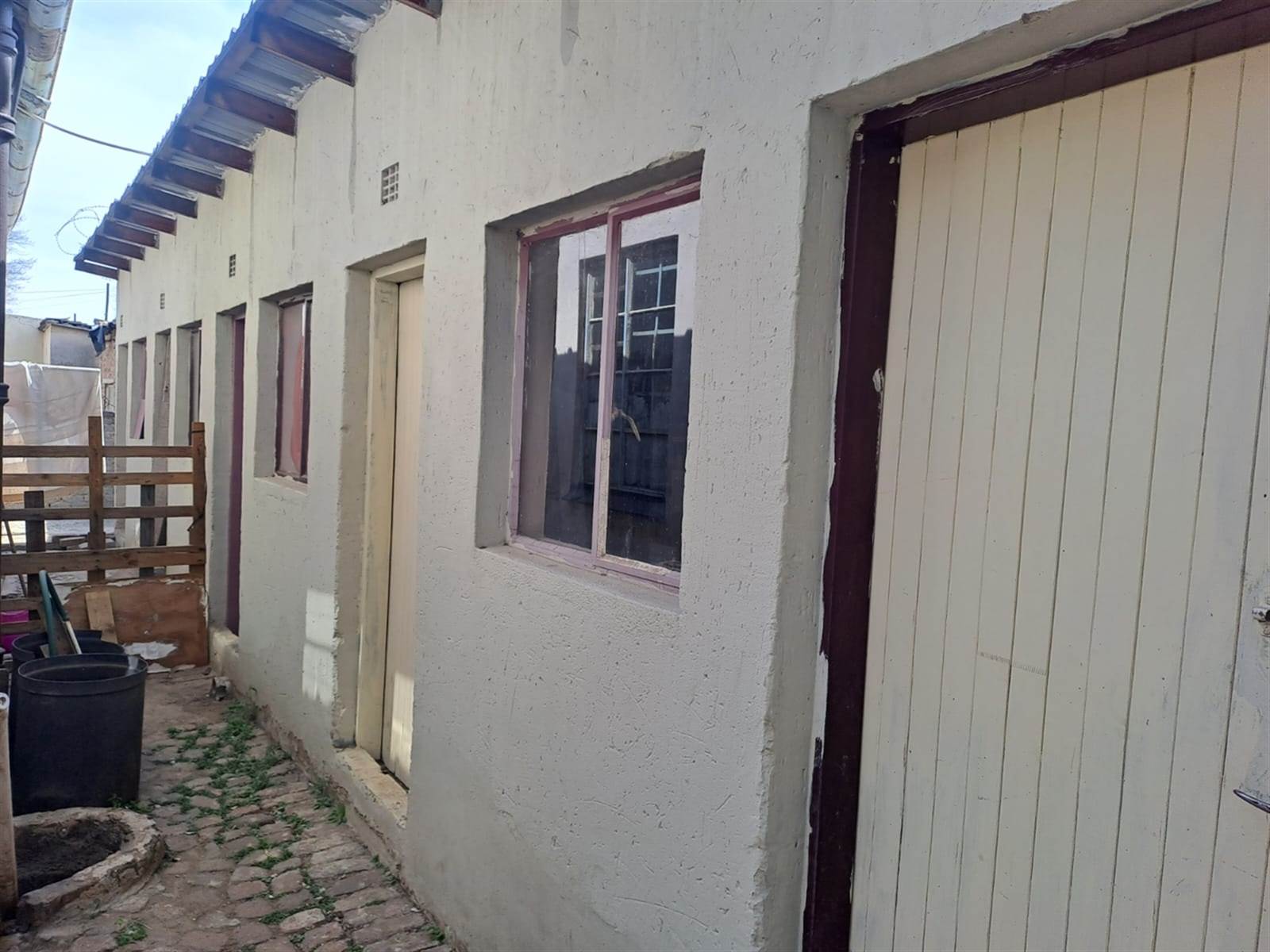 10 Bed House in Turffontein photo number 16